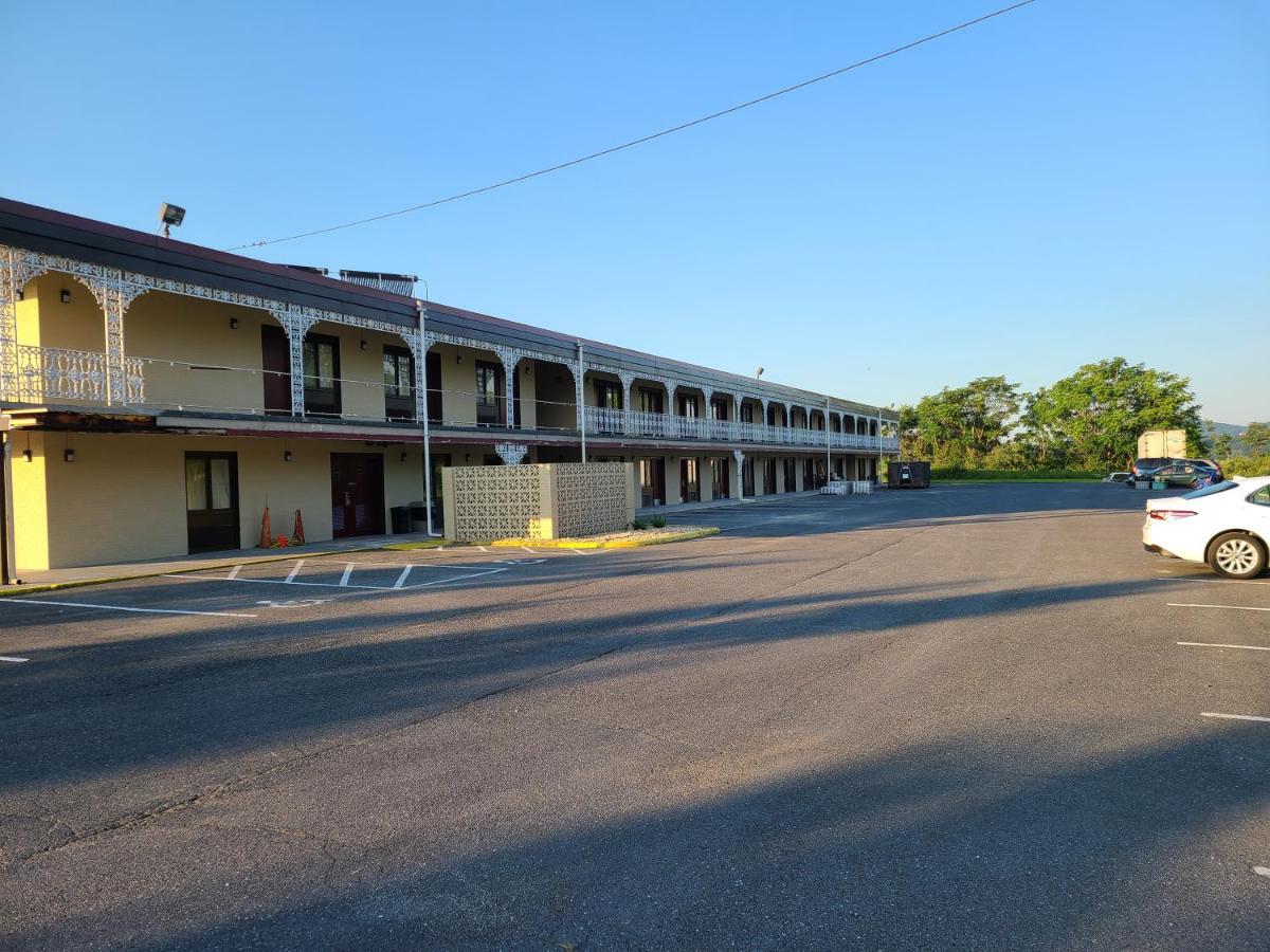 Red Roof Inn Staunton Extérieur photo